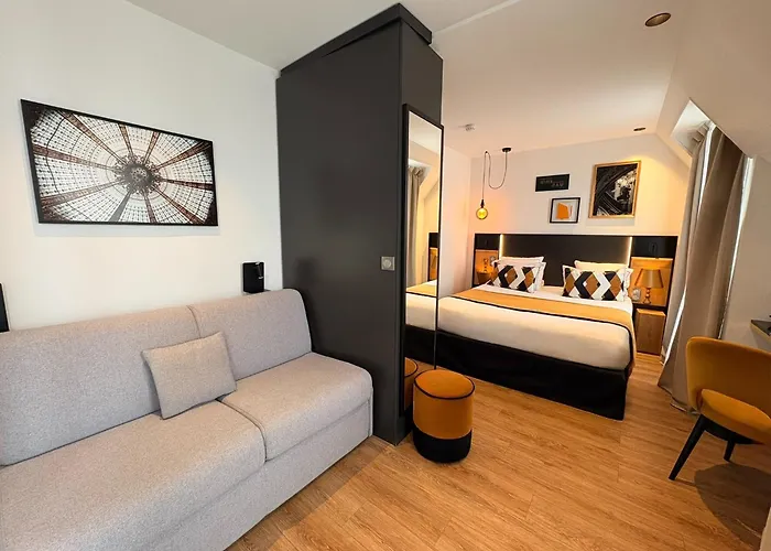 Star Champs-Elysées Paris